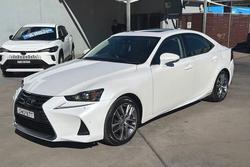 2018 Lexus IS IS300h Luxury
