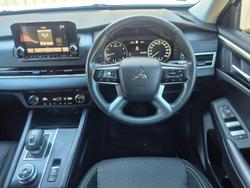 2022 Mitsubishi Outlander ES