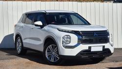 2022 Mitsubishi Outlander ES
