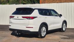 2022 Mitsubishi Outlander ES