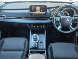 2022 Mitsubishi Outlander ES