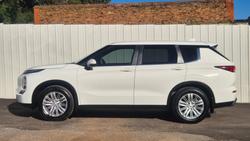 2022 Mitsubishi Outlander ES