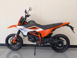 2026 KTM 390 SMC R SMC Orange