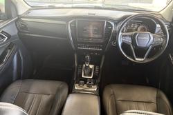 2022 Isuzu MU-X LS-T