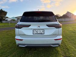 2025 Mitsubishi Outlander Exceed
