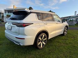 2025 Mitsubishi Outlander Exceed