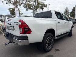2023 Toyota Hilux SR5