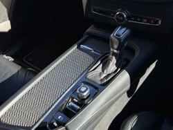 2021 Volvo XC90 T6 R-Design