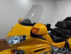 2002 Honda GL1800 (GL1800A) GOLDWING YELLOW