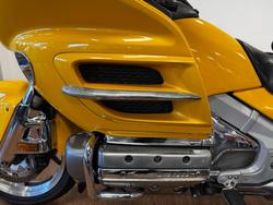 2002 Honda GL1800 (GL1800A) GOLDWING YELLOW