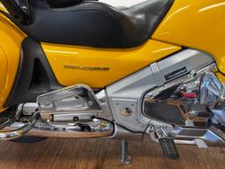 2002 Honda GL1800 (GL1800A) GOLDWING YELLOW