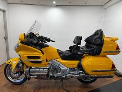 2002 Honda GL1800 (GL1800A) GOLDWING YELLOW