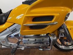 2002 Honda GL1800 (GL1800A) GOLDWING YELLOW