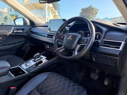 2024 Mitsubishi Outlander Exceed