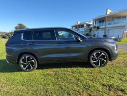 2024 Mitsubishi Outlander Exceed