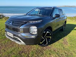2024 Mitsubishi Outlander Exceed