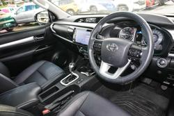 2022 Toyota Hilux SR5