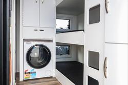 2026 Leader Caravans 2260_Cr_K1e7b_T Gold Le 22'6 3 Bunk