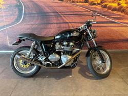 Triumph Thruxton 900