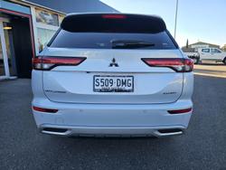 2023 Mitsubishi Outlander Exceed