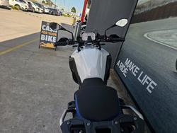 2026 BMW Motorrad F 800 GS LIGHT WHITE