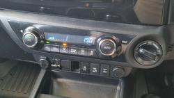 2016 Toyota Hilux SR5