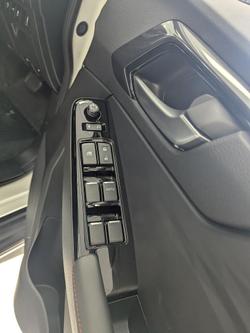 2026 Isuzu D-MAX X-TERRAIN MY25.5 4X4 Dual Range Mineral White