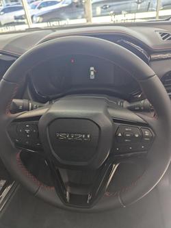 2026 Isuzu D-MAX X-TERRAIN MY25.5 4X4 Dual Range Mineral White