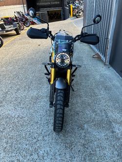 2024 Triumph SCRAMBLER 400 X PEARL SAND KHAKI