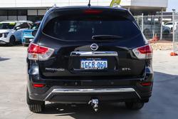 2016 Nissan Pathfinder ST-L