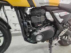 2026 Triumph Thruxton 400 Thruxton Yellow