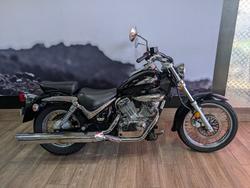 Suzuki VL250 (LC250 Intruder)