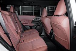 2026 Mitsubishi Outlander Exceed Tourer ZM MY26 AWD White Diamond with Black Mica Roof