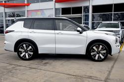 2026 Mitsubishi Outlander Exceed Tourer ZM MY26 AWD White Diamond with Black Mica Roof