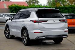 2026 Mitsubishi Outlander Exceed Tourer ZM MY26 AWD White Diamond with Black Mica Roof