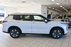 2025 Mitsubishi Outlander LS