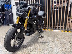 2026 BMW Motorrad G 310 R COSMIC BLACK