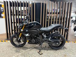 2026 BMW Motorrad G 310 R COSMIC BLACK