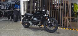 2025 BMW Motorrad R 12 Black