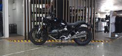 2025 BMW Motorrad R 12 Black