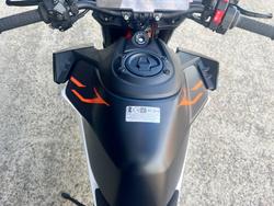 2026 Ktm 990 DUKE R ORANGE