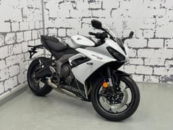Triumph Daytona 660 Lams