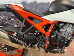 2026 Ktm 990 DUKE ORANGE