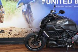 2012 Ducati DIAVEL CARBON Black