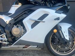 2025 CFMOTO 500 SR VOOM WHITE