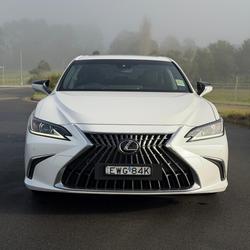 2023 Lexus ES 300h Luxury