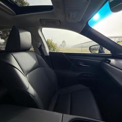 2023 Lexus ES 300h Luxury