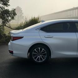 2023 Lexus ES 300h Luxury