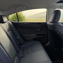 2023 Lexus ES 300h Luxury