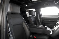 2025 Land Rover Defender 110 P400 X-Dynamic SE
